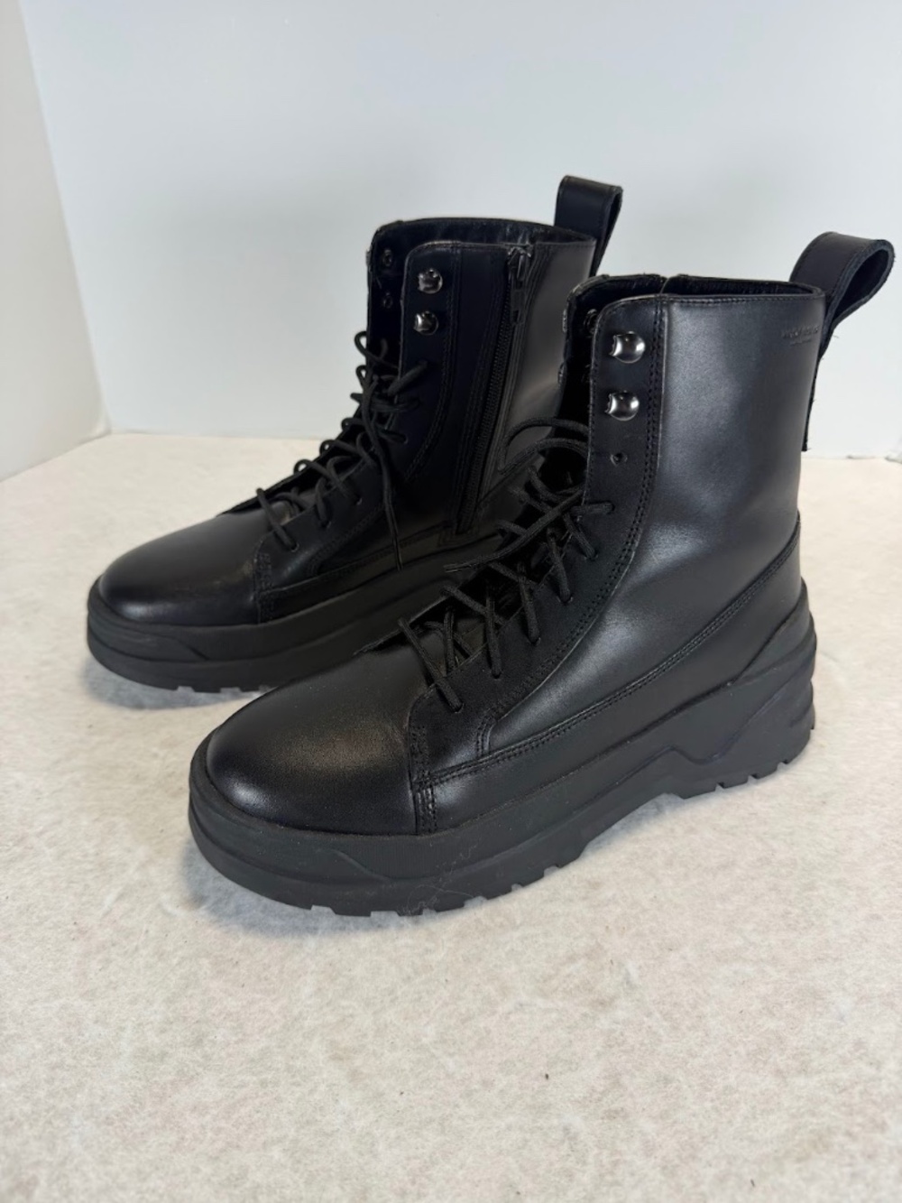 Vagabond Shoemakers Womens 9 EU39 Black Leather Fur Lined Combat Boots Zip NWOT